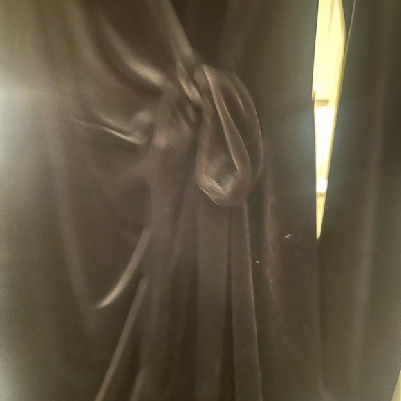 COPY - Iconic Halston 🥂black velvet🥂 midi wrap 🥂holiday dress size large 🥂perfe… - Picture 8 of 17